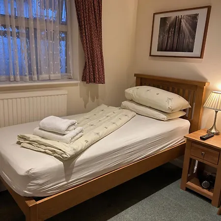 Bed & Breakfast Oakwood Heathrow 2*