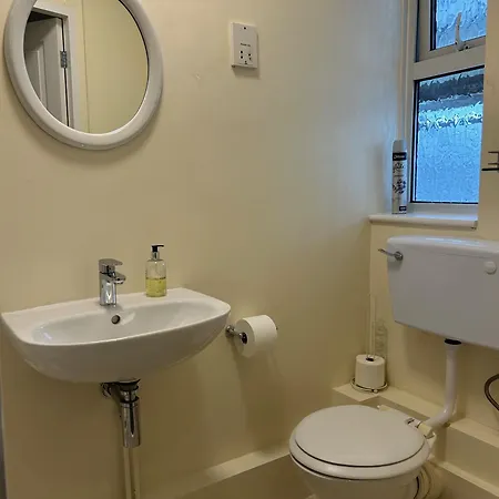 Oakwood Heathrow Bed & Breakfast 2*