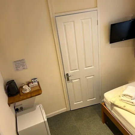 Oakwood Heathrow Bed & Breakfast