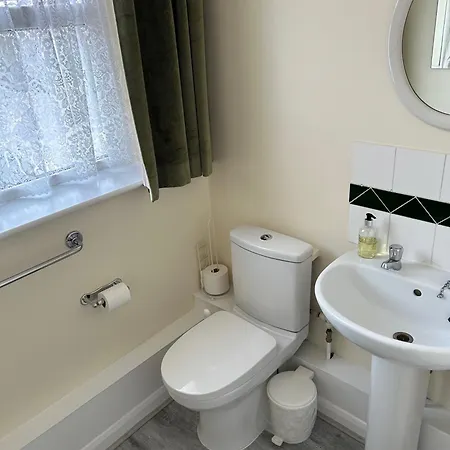 Bed & Breakfast Oakwood Heathrow 2*