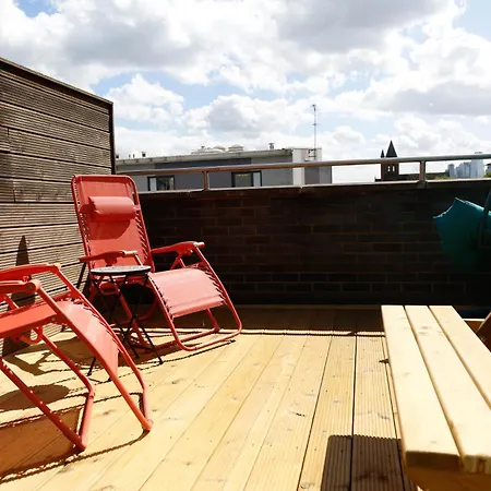 Apartment New Luxury In Location Next To Shops, Cafes, Bars & Metro