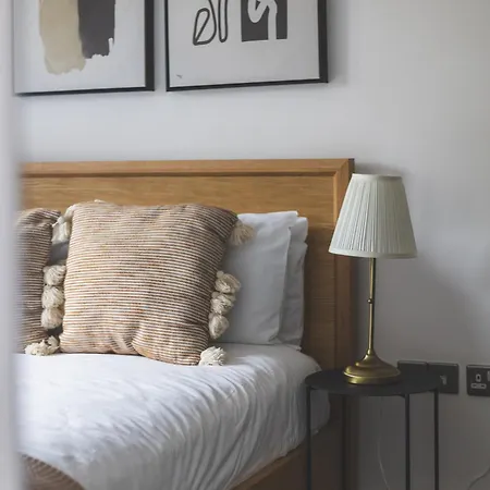 Jacobs Court By Artsy Londra