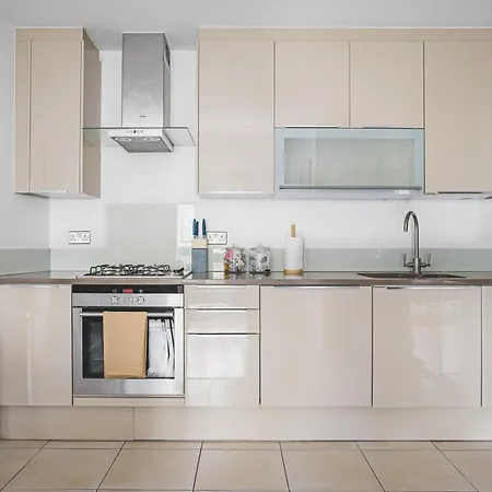 Jacobs Court By Artsy Londra