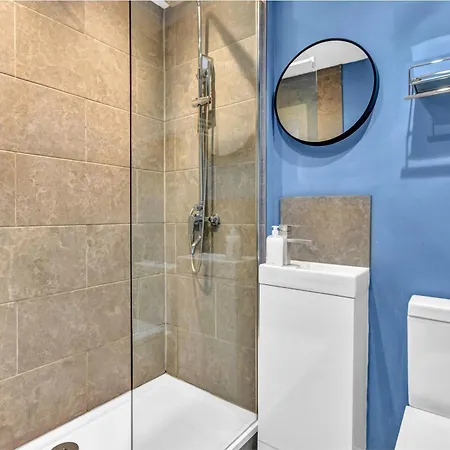 Onsitestays - Large 3 Bedroom, 2 Bathroom, Driveway, Garden, Sleeps 6 Comfortably Bexleyheath