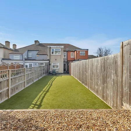 Onsitestays - Large 3 Bedroom, 2 Bathroom, Driveway, Garden, Sleeps 6 Comfortably Bexleyheath