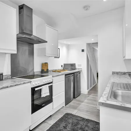 Onsitestays - Large 3 Bedroom, 2 Bathroom, Driveway, Garden, Sleeps 6 Comfortably Bexleyheath