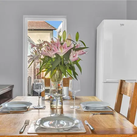Onsitestays - Large 3 Bedroom, 2 Bathroom, Driveway, Garden, Sleeps 6 Comfortably Bexleyheath