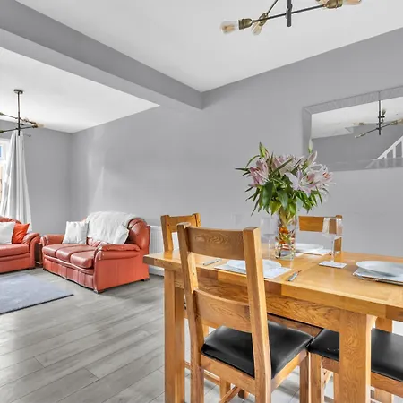 Holiday home Onsitestays - Large 3 Bedroom, 2 Bathroom, Driveway, Garden, Sleeps 6 Comfortably Bexleyheath