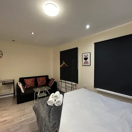 Shoreditch - And In The Apartment *