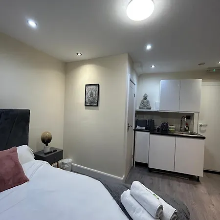Shoreditch - And In The Apartment