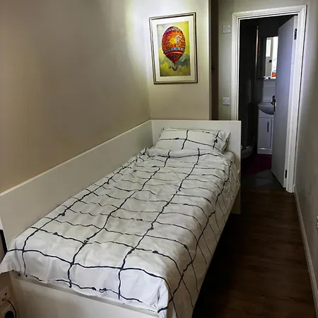 The Cozy Nook Apartment Hanwell