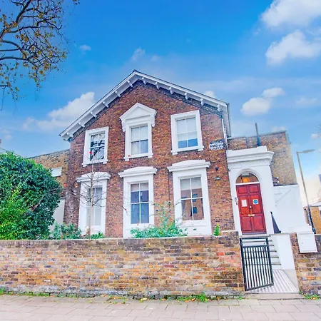 Peckham By Belvilla 3* London
