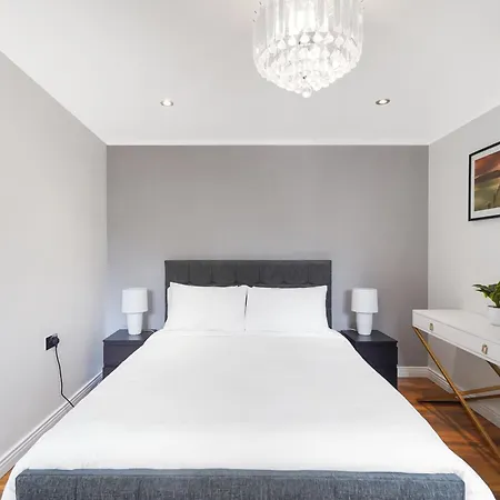 A Beautiful Stylish 2 Bedroom -city Of