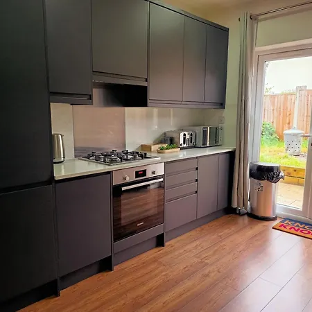 Lägenhet Spacious 3 Bed Flat Dartford *