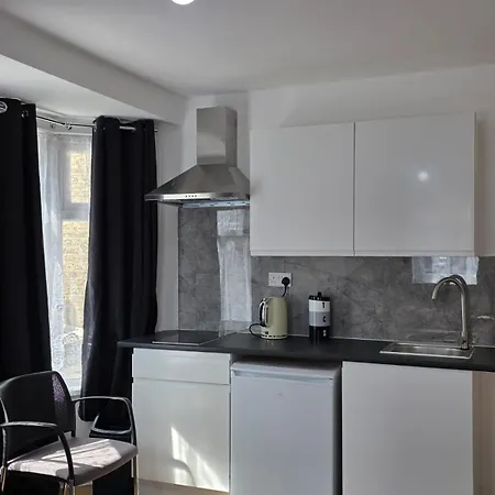 Guest house Dorset House At Upton Park *