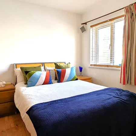 Apartment Stratford - Spacious 2 Bed Flat With Secured Parking & Private Garden London