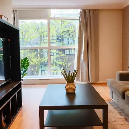 Apartment Riverside 3 Bed 2 Bath Apartment- Free Parking