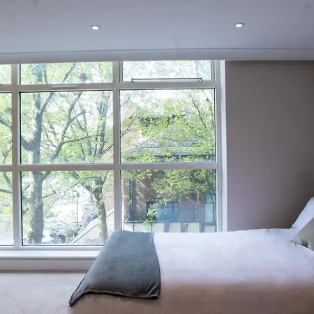 Riverside 3 Bed 2 Bath Apartment- Free Parking *