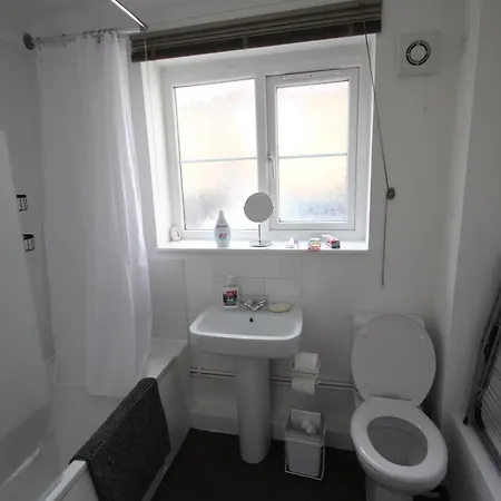 Whitehall Place Apartment