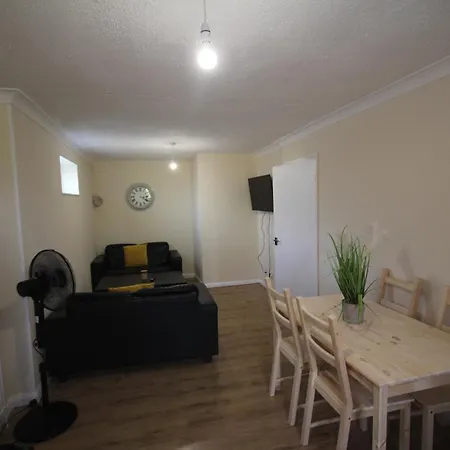 Whitehall Place Apartment