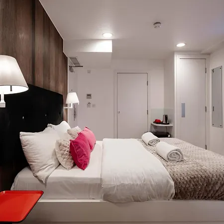 The Whitechapel 4*