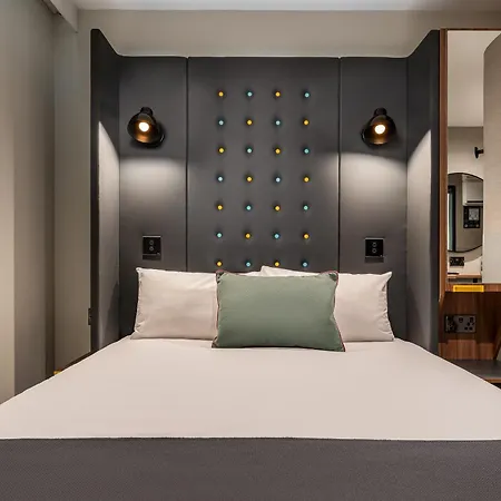 Point A Canary Wharf 3* London