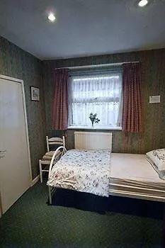 Oakwood Heathrow 2*