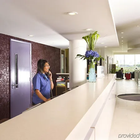Express Greenwich By Ihg 3*