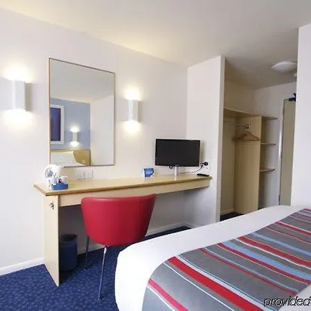Travelodge Battersea Hotel 2*