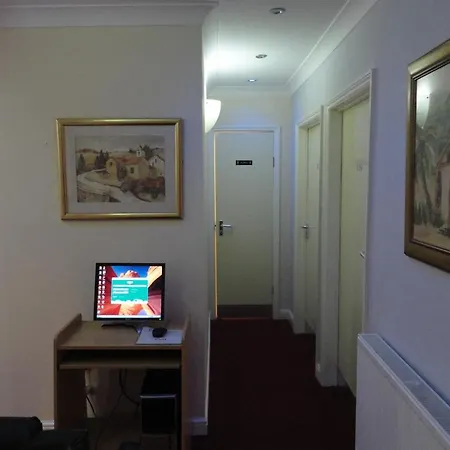 Otel View - Road Market 2*