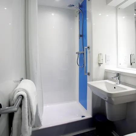 Travelodge Airport 3* London