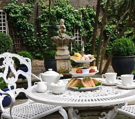 The Academy - Small Luxury Of The World 5*
