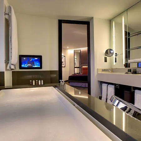 Crowne Plaza Battersea Hotel 4*