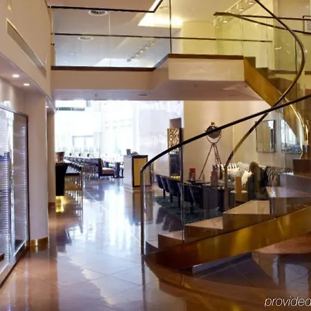 Crowne Plaza Battersea 4*