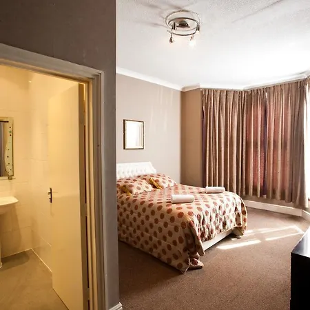 Newham Hotel 2*
