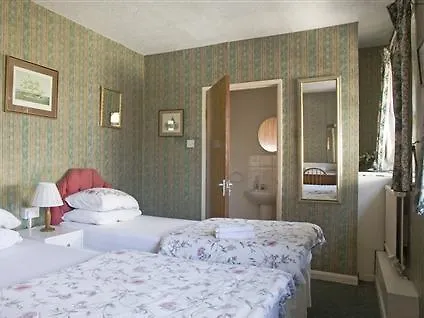 Oakwood Heathrow Bed & Breakfast 2*