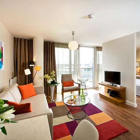 Fraser Place Canary Wharf Apartment *