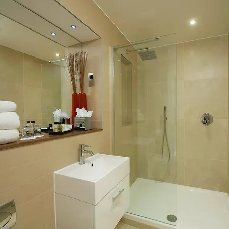 Fraser Place Canary Wharf Apartment