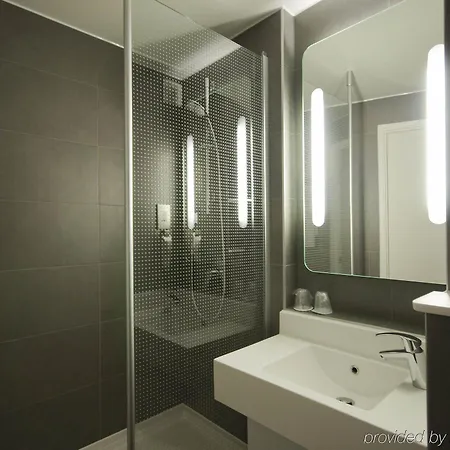 Ibis London Heathrow Airport 3*