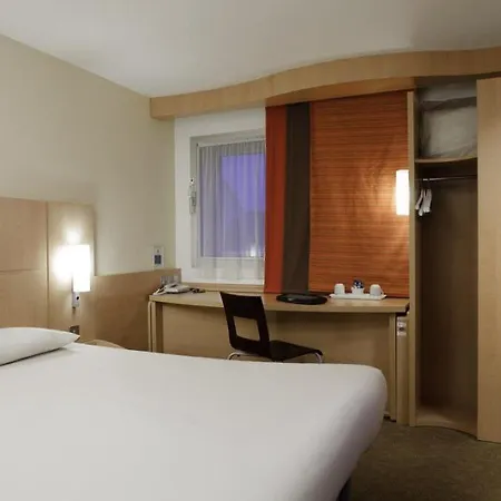 Ibis London Heathrow Airport 3*