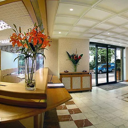 Norfolk Plaza Hotel London
