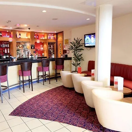 Ramada London North 4*