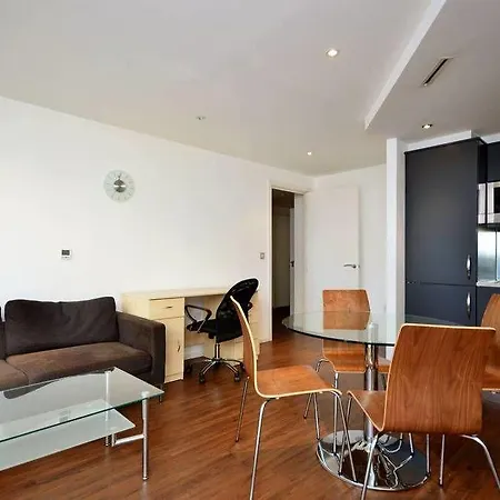 Belvedere Royal Victoria Docks Apartment *