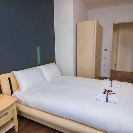 Canary Wharf - Corporate River View Apartments London