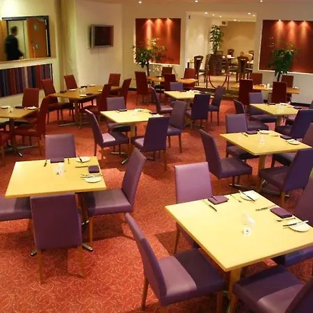 Ramada London North Hotel 4*