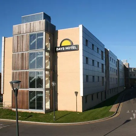 Ramada London North 4*