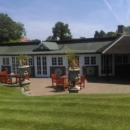 The Royal Chace Hotel Enfield