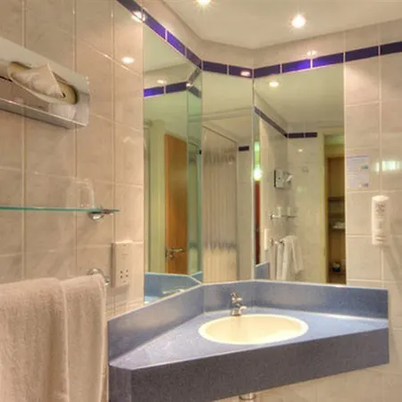 מלון Holiday Express Limehouse By Ihg לונדון
