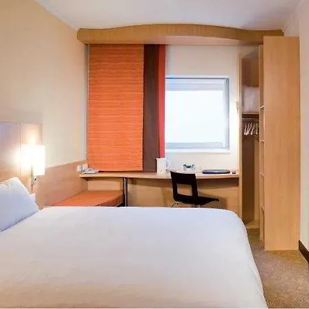 Ibis London Heathrow Airport Hotel 3*