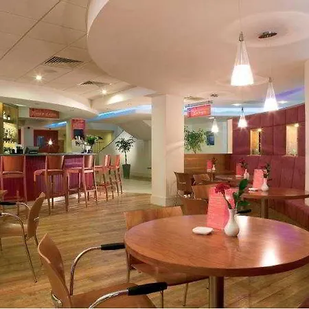Ibis London Heathrow Airport 3* Hillingdon